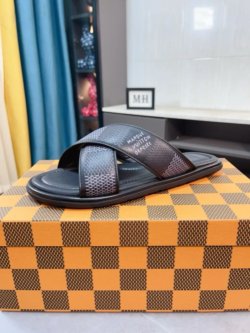 Men's shoes 💰340🌹🌹 (lv-Louis Vuitton) New men's slippers, high-end boutique, exquisite embossed logo decoration on the upper, fine workmanship, super soft soles, casual, loose and comfortable, a must-have in summer! \nsize：38-44